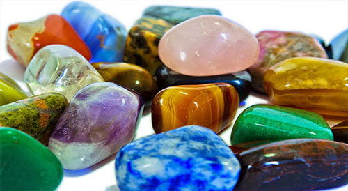 Uses of stones and crystals to awaken the energy centers and connect with the planet.