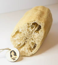 Load image into Gallery viewer, Attention: Being a natural product, not all loofahs are presented in the same shape or size.
